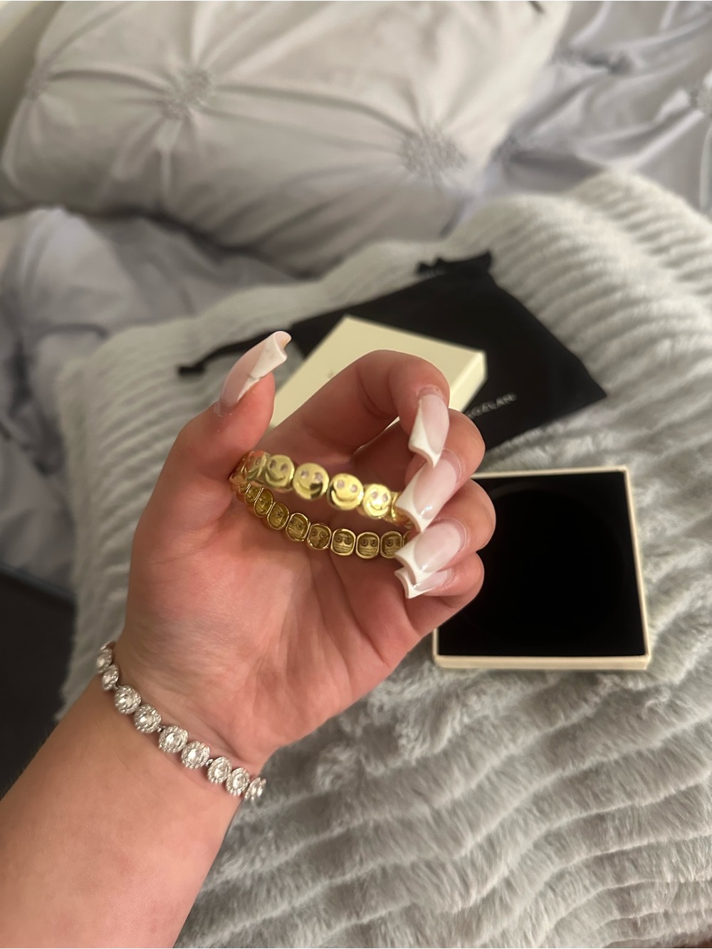 Lisa Gozlan Gold Faceted Stretch Bracelet - Picture 3 of 10